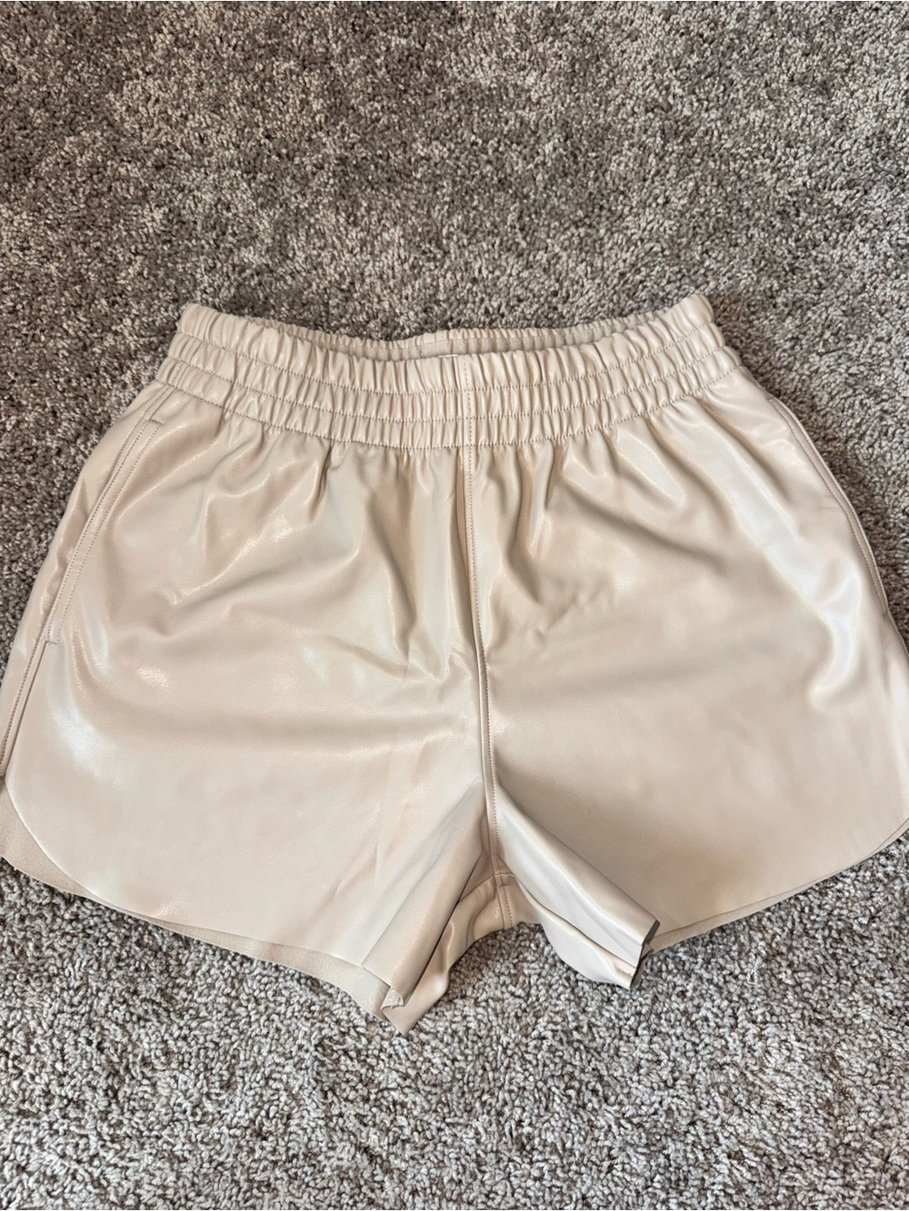 Women’s Small Abercrombie & Fitch Cream Vegan Leather Shorts with Pockets